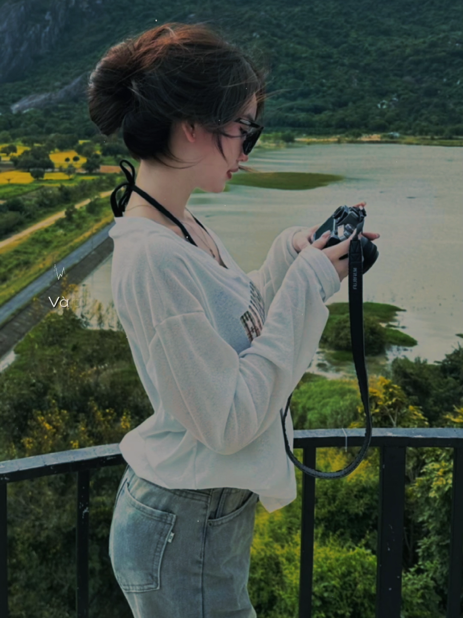 Tôi đi tìm bôi xoá..hình em trong mắt tôi..