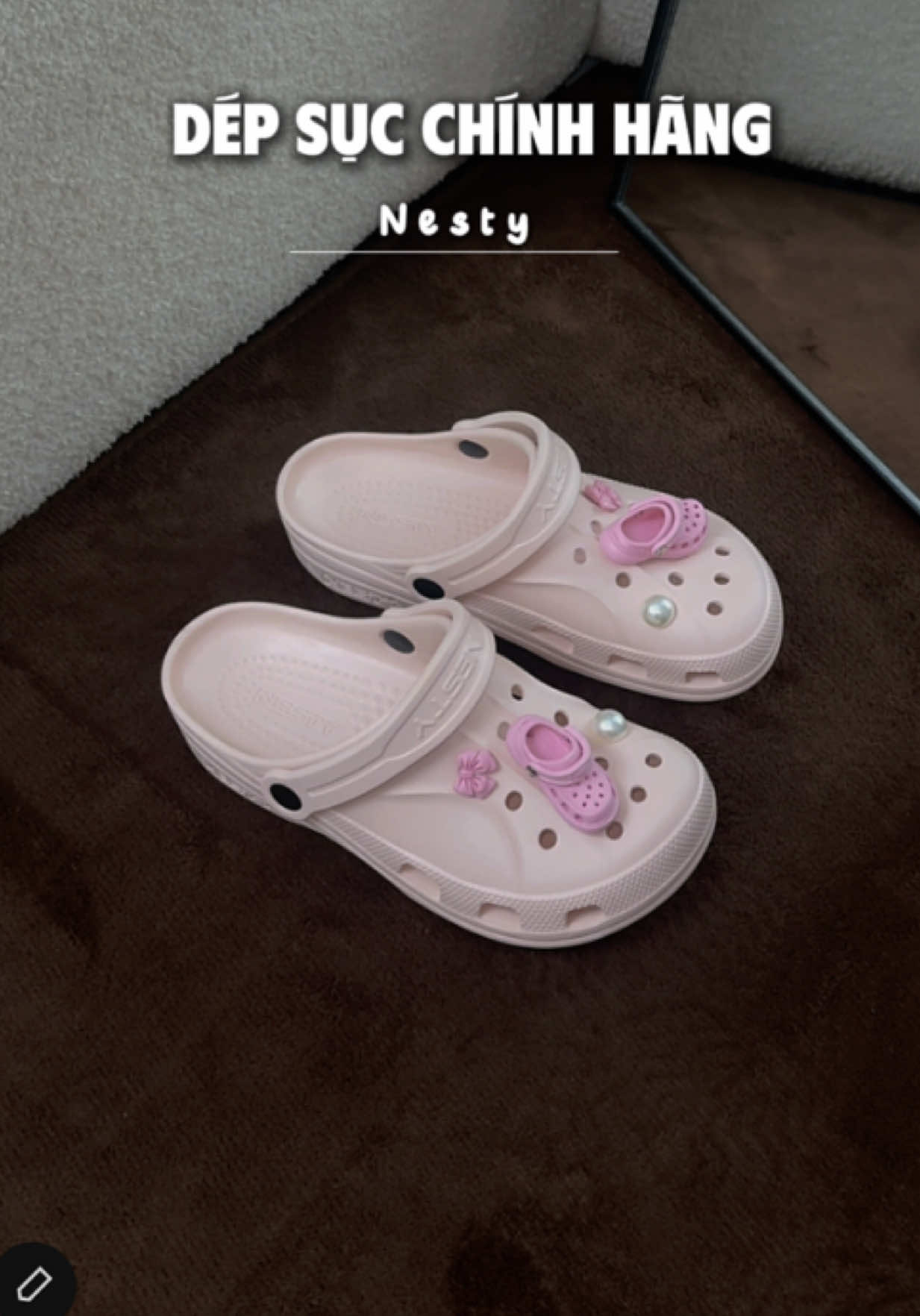 Màu hồng này xinh lắm í, mang siêu nhẹ chân, mọi người săn ngay em nó nhe #linhhriviu #nesty #depsuc #giaydep #muataitiktokshop 