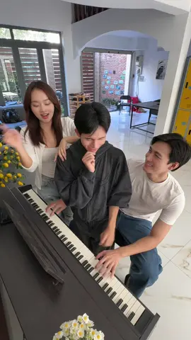 Để anh đánh đàn chứ đừng đánh nhao nha 2 đứa @Giỏi Lee @Ngọc Minh  #mactrungkien #gioilee 