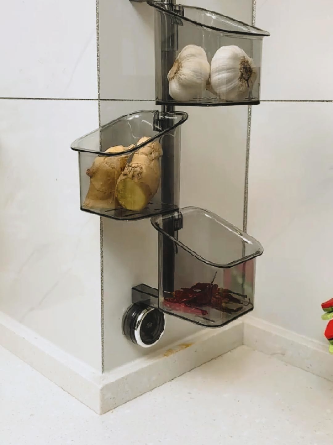 Kệ Đựng Gia Vị Treo Tường 3 Tầng Xoay 360° Hít Chân Không #kegiavitreotuong  #kedunggiavi  #kedunggiavitrongnhabep  #dungcubep  #gocnhaxinh