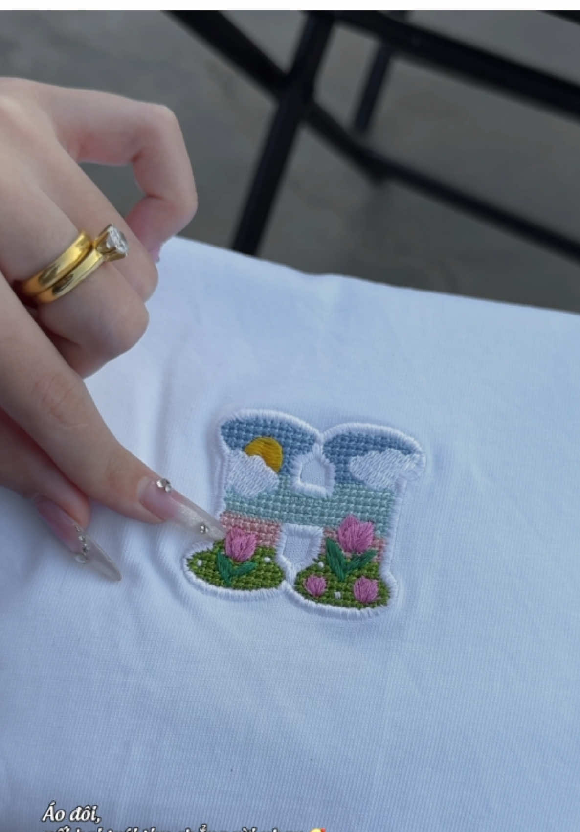 Áo đôi để mỗi bước bên nhau đều thêm trọn vẹn và ý nghĩa hơn trước #quatangnguoiyeu #quatangbangai #quatang #setquatang #quatangsinhnhat 