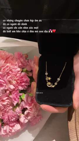 Có những chuyện chưa kịp ấm ức đã có người dỗ dành 💞✨ #decoco #trangsuc #quatangnguoiyeu #moon #viral 