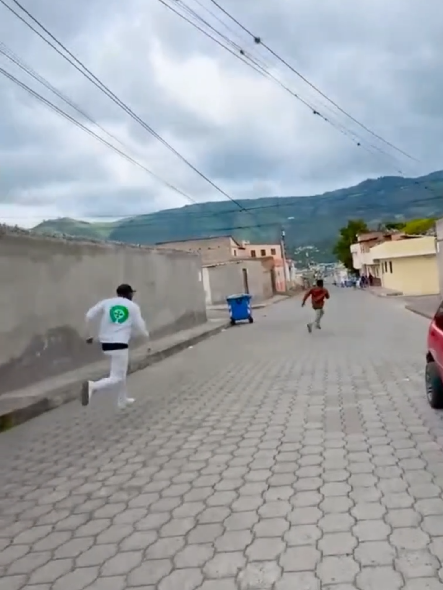 Chayanne me reto a una carrera. Que creen que pasó? -Parte 1 🎥 Créditos: Jhonny Cevallos – Fundación Caminos de Fe #jhonnycevallos #CaminoDeFe #clipviral#ayudasocial #rescate