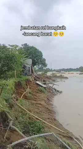 Kondisi Jembatan Rel kereta api bungkaih lancang barat 🥺🥺  #banjiraceh #aceh #fyp #bnpb 