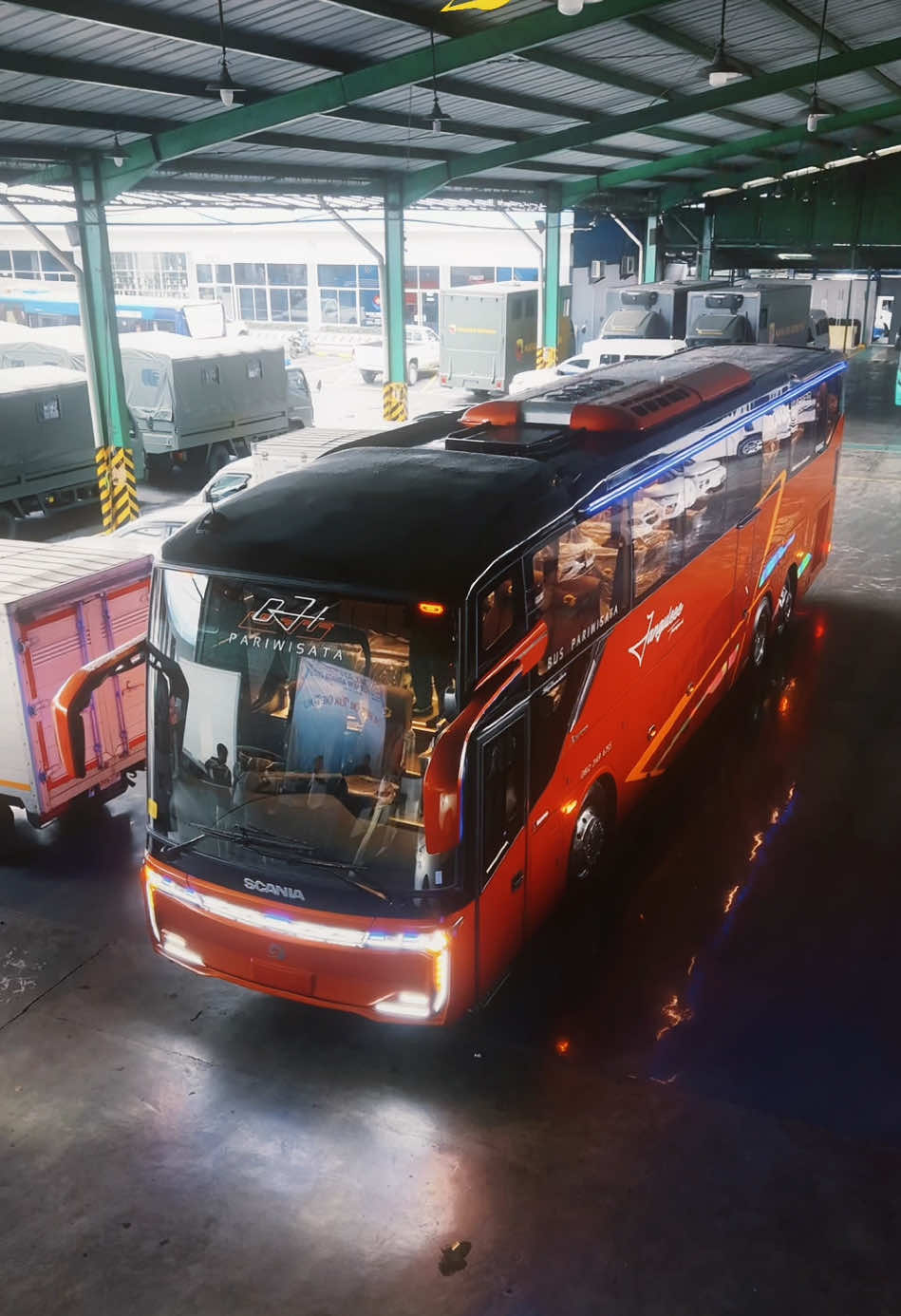 “OJI” siap untuk melawan sang raja terakhir razor😎🤙🏻 - R25 Singel Glass by @newarmada_karoseri  Scania K450CB  - #allahbersamagenz #r25 #janguleeetrans #newarmadakaroseri #fyp 