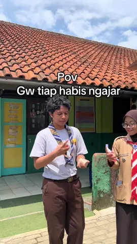 Panas”an juga ttp wangi pke parfume Sandrinna #parfume #school #fyp 