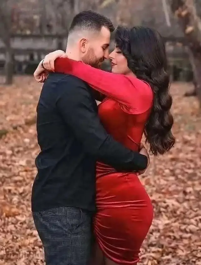 #أعترف..  بأنى أحببتك  فى عمق الأشياء رأيتك فى تكوين ذاتى غرستك على غيوم السماء رسمتك على جدران القلب نقشتك بين خدود الورد لمستك وبين روحى ونفسى حفظتك فأصبحت فى بعدك أتلفت أبحث فى كل مكان عن طيفك  ... اعترف__بحبك