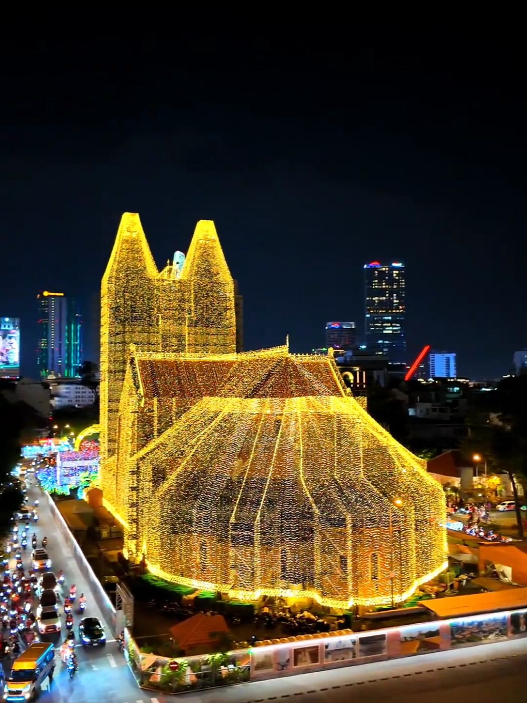 Nhà thờ Đức Bà Sài Gòn chính thức lên đèn đón Giáng Sinh 2025 và năm mới 2026. 🎄❄#merrychristmas #giángsinh #cônggiáo #lễgiángsinh #chúa_giesu_kito 