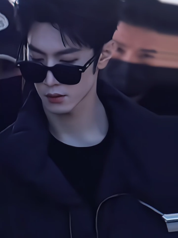 28-11-2025 hari kedua shooting varshow natural hugh gantengnya pake banget 😭 #chenzheyuan陈哲远 #chenzheyuan #fyp 