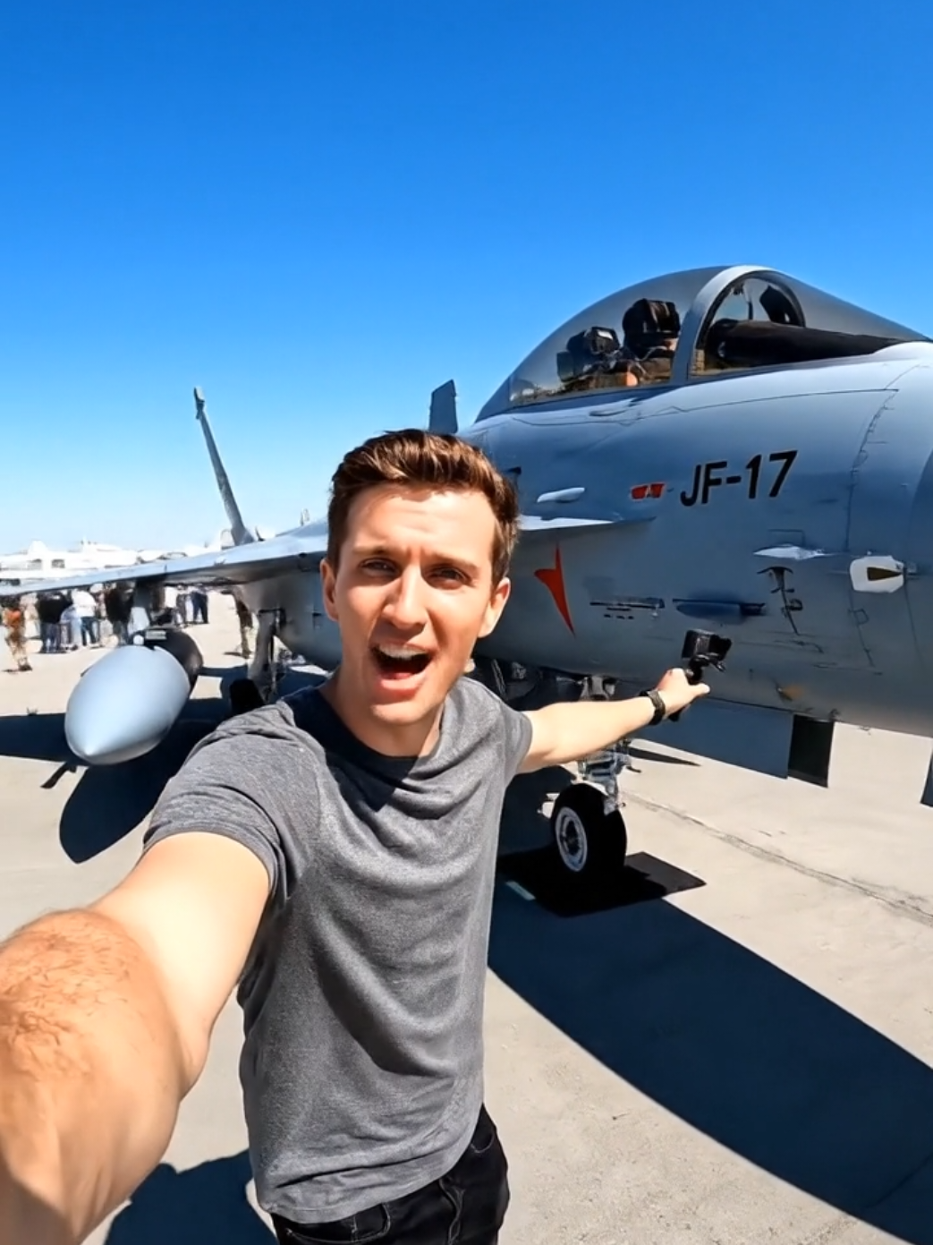 American Vlogger Meets Pakistan’s JF-17 Thunder  #JF17 #Pakistan #DubaiAirshow #Vlog #Aviation 