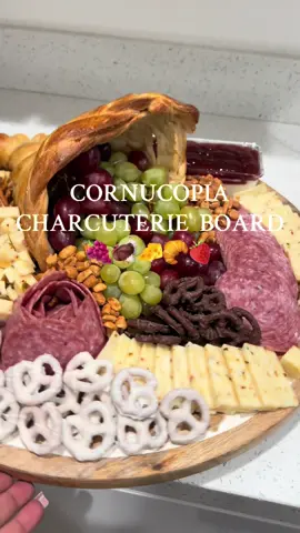 Happy thanksgiving 🦃🍁 #fyp #cornucopia #thanksgiving #charcuterieboardsoftiktok 