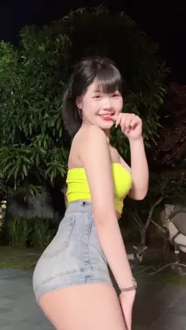 Một chút đáng êuuu😘#lailabenguyenday #phoidoxinh #nguyensieuthi #xuhuong 