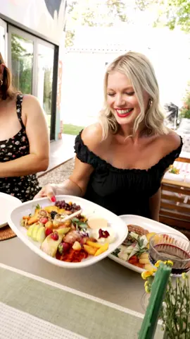 Happy Thanksgiving from your friends at Crudités! 🍂🥕  These portable snack trays make sharing food with the people you love easy, fun, and stress-free - with reversible flexible lids, BPA-free materials, and freezer + dishwasher-safe design. Shop your favorites this holiday season and bring something everyone can enjoy. Happy snacking! 🤍✨