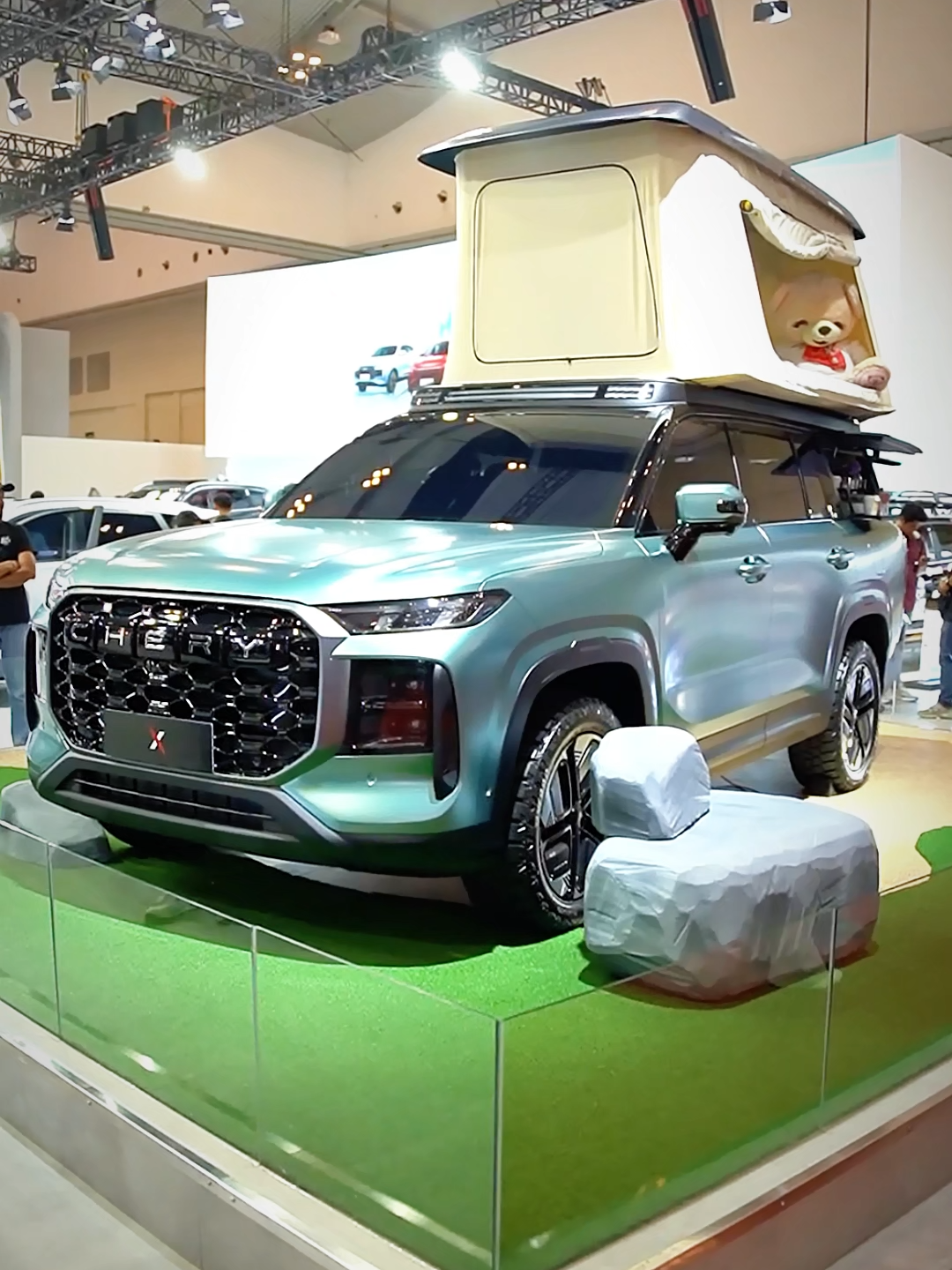 Chery X arrives with bold design, smart features, and the space modern lifestyles demand.  Sebagai next-level multi-SUV, kehadiran Chery X langsung menarik perhatian dan membuka babak baru mobilitas cerdas dari Chery. Penasaran dengan detailnya? Kunjungi Chery booth di Hall 8B, ICE BSD City.  #Chery #CheryIndonesia #CheryX #GJAW2025