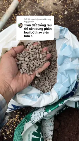 Trả lời @Huong Nguyen9x phân gà hữu cơ bột và viên nên chọn loại nào để trộn đất trồng rau #melamvuon #garden #lamvuon #vuonnha #trongrausach 