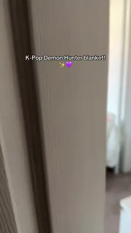 this k-pop demon hunter blanket is everything 💕 #tiktokshopcreatorpicks #tiktokshopfalldealsforyou #falldealsforyou #kpopdemonhunters #Kpop