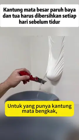 Bye-bye mata lelah! Keriput lingkaran hBrighten eye dark circles and reduce puffiness using eye cream#eyecream #eyebags #skincare #foryou #darkcirclesitam & kantung mata hilang perlahan!#eyecream #eyebags #skincare #foryou #antiaging#eyebags #skincare #foryou #antiaging