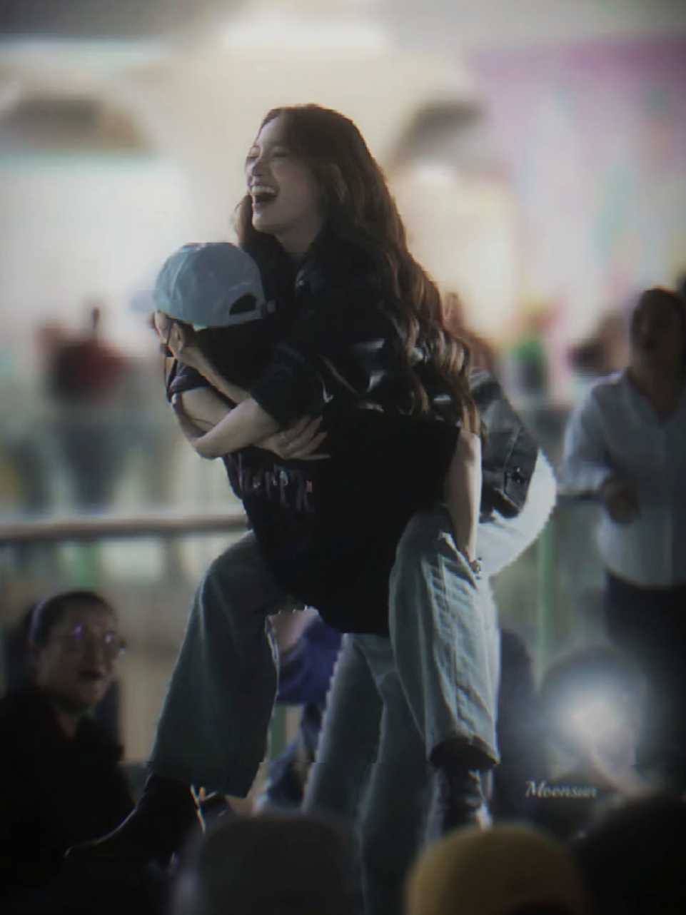 Mang vác cả một bầu trời  😁😚 #NurTK   Áaaaaaaaaaaa😂🤣😂