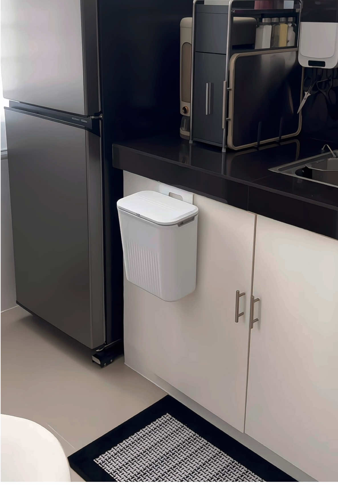 Napaka useful talaga nito laluna sa kusina maraming kalat #trashbin #homeessentials 