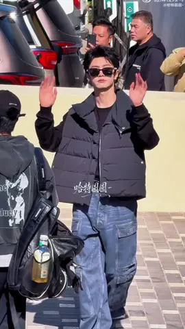 ᐛ 28•11•2025 | เกอเกอห่าวซ่วย ถ่ายวาไรตี้วันที่ 2 ค่ะ#เฉินเจ๋อหย่วน #陈哲远chenzheyuan 