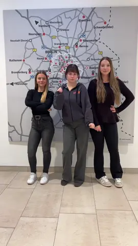 Wir tanzen in den Freitag und ihr? 👀  #baerundollenroth #trend #viral #fyp #dance 