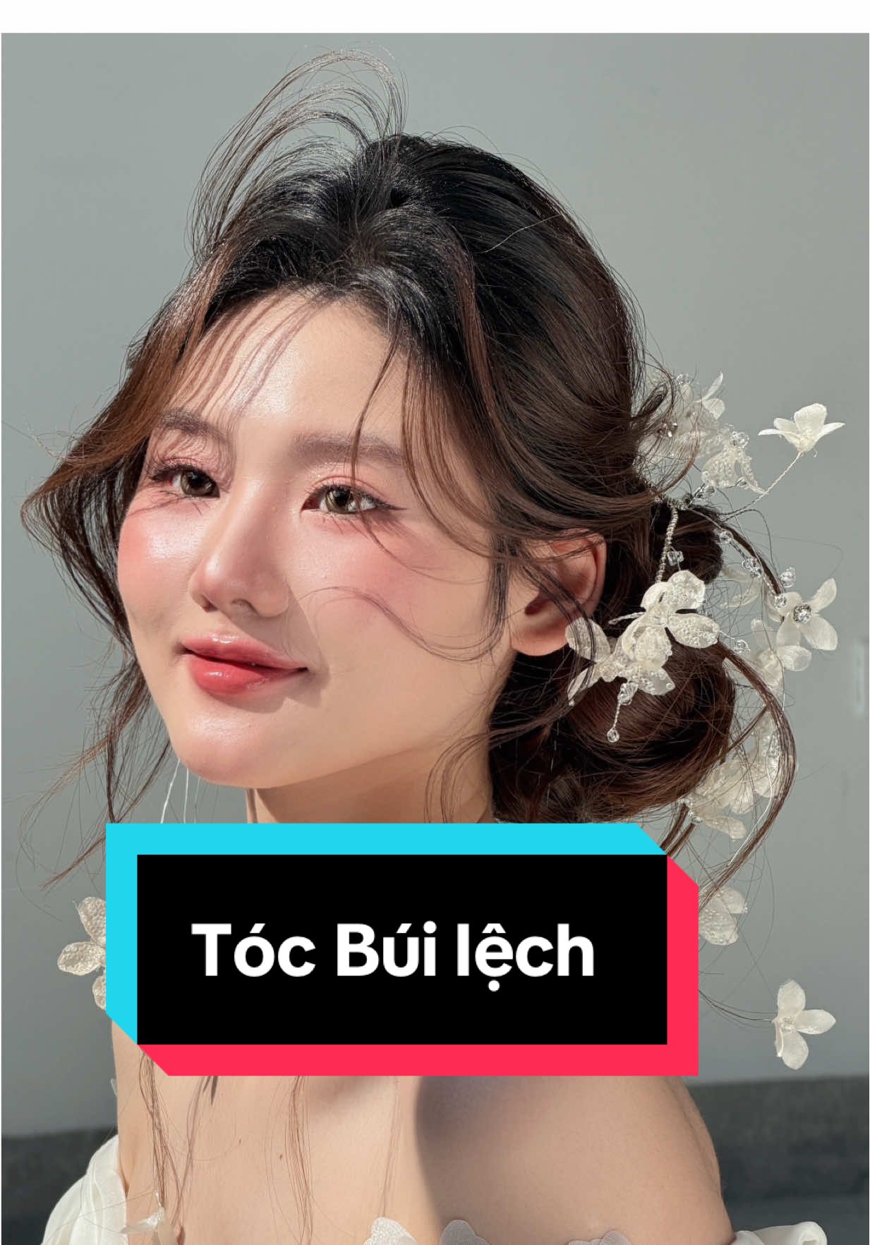 Làm ngay chiếc tóc búi lệch này cho nàng dâu thơ thơ nhà bạn đi nào #bichphuongtruonghairstylist #phuongtoc#côdau #dạytoccodau #toccodau 