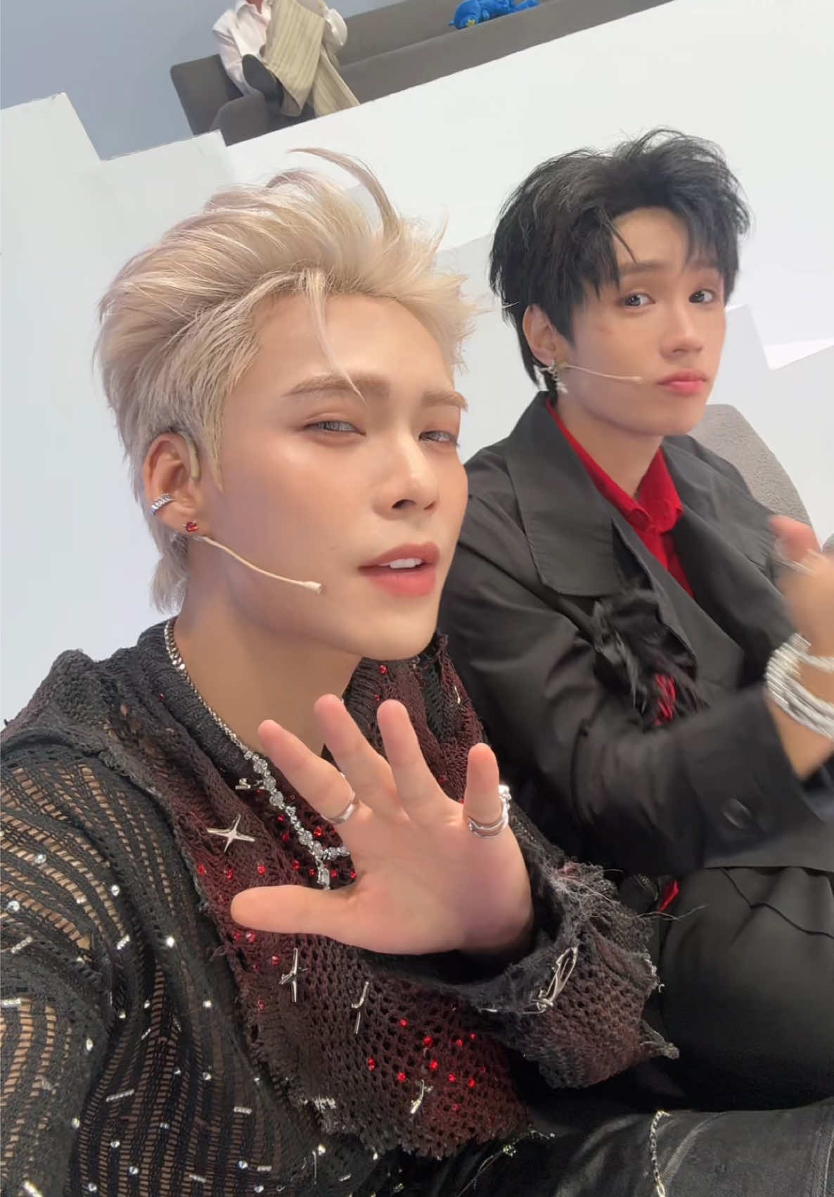 2 ae ngồi tung đồng xu 🫠 @Quang Huy Lê #rynlee #jeyb #anhtraisayhi 