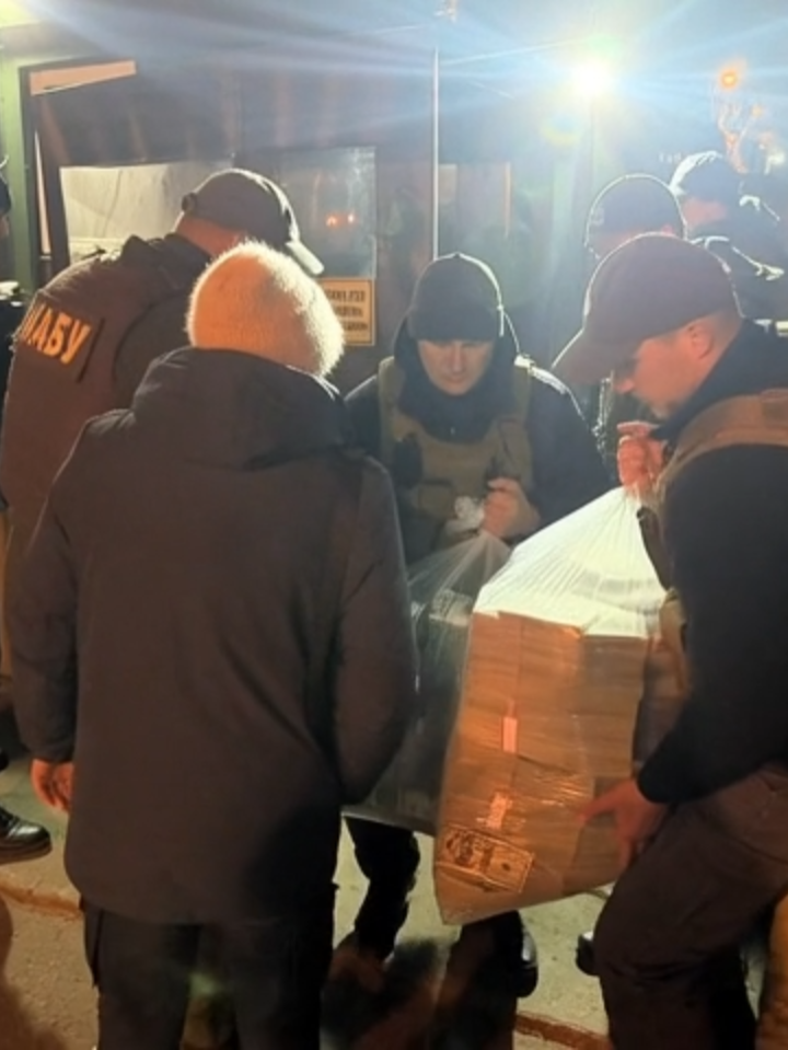 Шок! У Ермака в правительственном квартале проводятся обыски  Зеленский уже заявил: «Мы были в шаге от того, чтобы взять Москву, но вмешалось НАБУ…» t.me/kapitan_sarkazmo  #Ермак #Обыски #НАБУ #САП #ПравительственныйКвартал #Украина2025 #fyp #foryoupage❤️❤️ #foryou