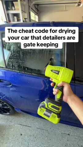 Contactless = scratch less #cardetailing #dryingtowel #carwash how to perfectly dry your car