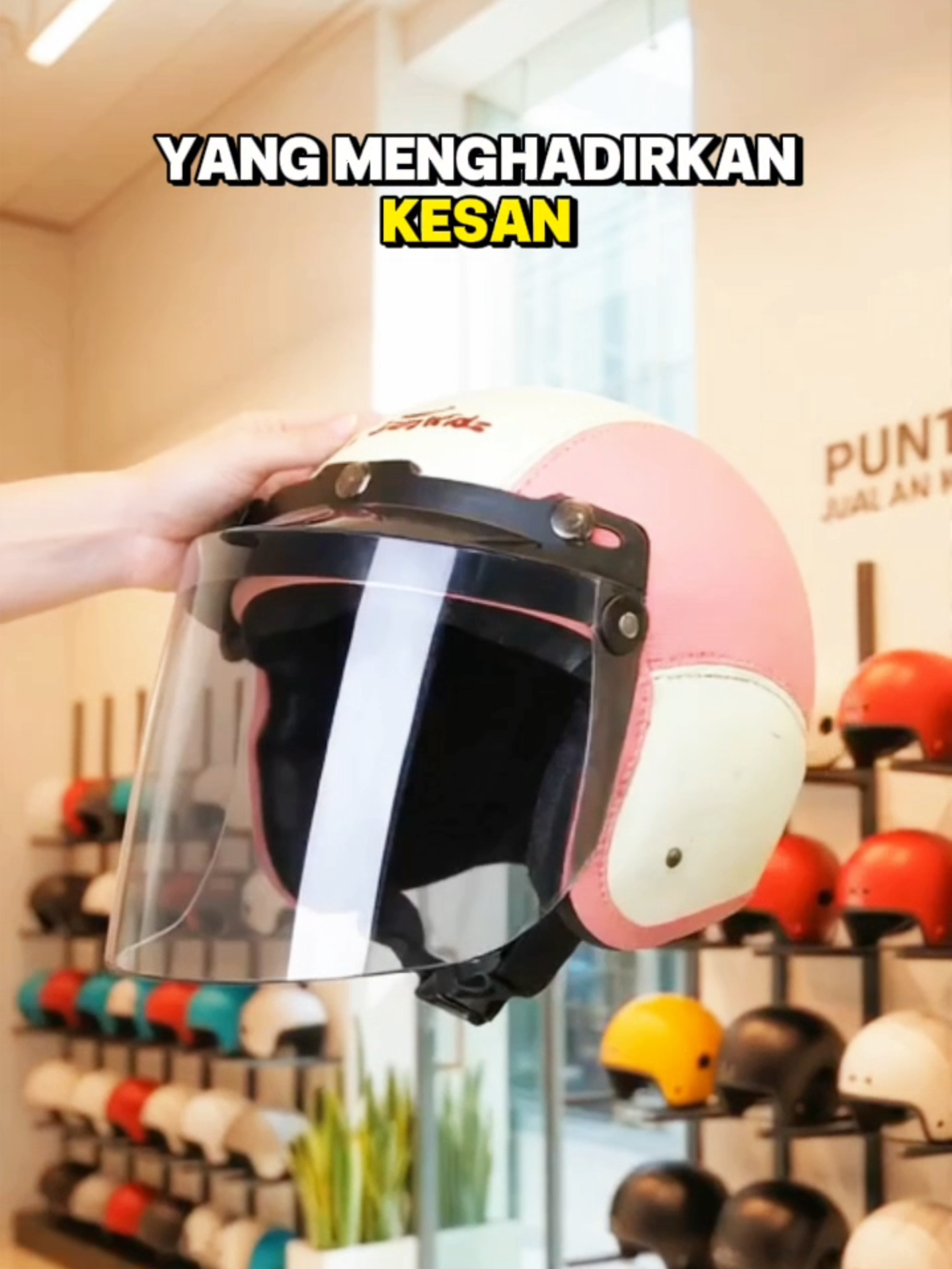 Model polos tapi tetap kece. Helm bogo anak ini warnanya rapi banget pas dipake#helmet #HelmAnak #helmanakretro #helmanakbogo #joykidz #joykidzhelmet #joyfulriding