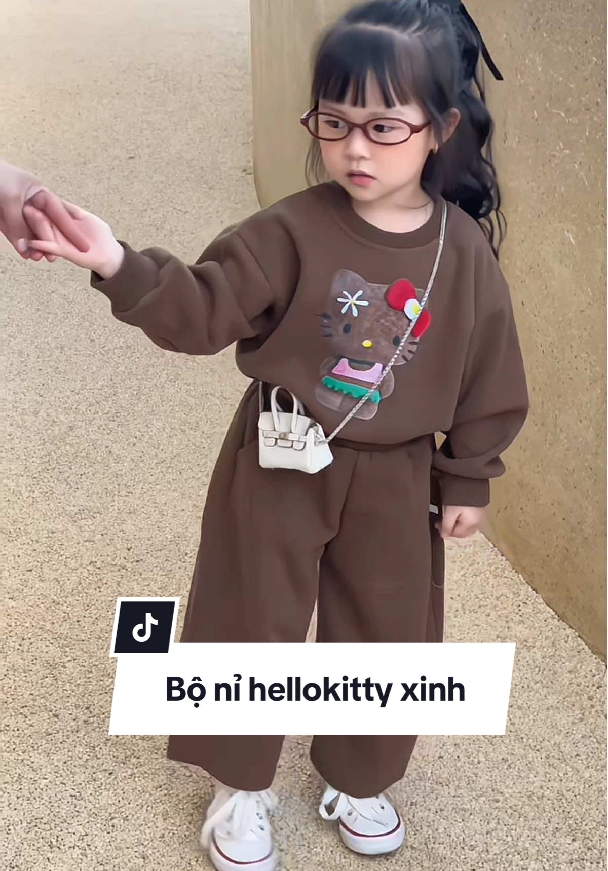 Thời tiết này chỉ cần mặc nỉ là ấm rùi ạ ☺️ #bonichobe #boni #bonihellokitty #bothudongchobe #xuhuong 