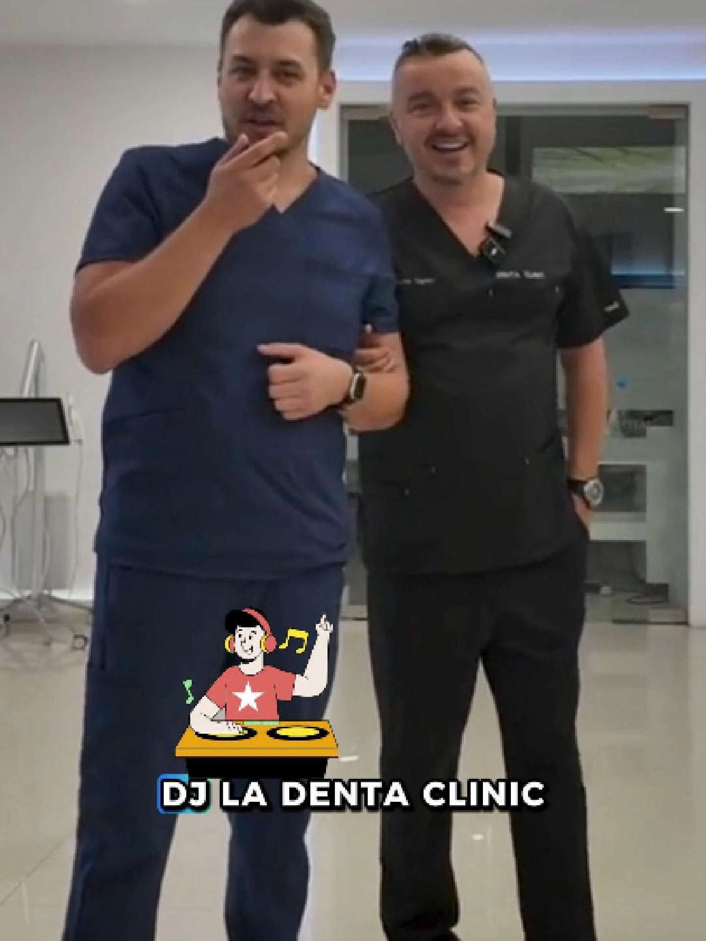 🦷 Cine este Dr. Alexandru Mihăilescu? Un medic tânăr, pasionat și extrem de dedicat, care și-a început cariera aici, la Denta Clinic. Glumim des spunând că „eu sunt DJ-ul, iar el e doctorul adevărat”, dar realitatea este că Alex a investit ani serioși în specializări, rezidențiate și practică reală, în care a lucrat cot la cot cu întreaga noastră echipă. A venit acum 3 ani și jumătate din București — nu pentru liniștea din Vâlcea, ci pentru a face stomatologie adevărată, pe bune. A lăsat capitala, a venit alături de soția lui (și ea medic), iar astăzi face parte din cei care duc mai departe viziunea Denta Clinic: tratamente corecte, lucrări fixe pe implanturi și responsabilitate pentru fiecare pacient care ne trece pragul. 🎯 Dr. Mihăilescu pune lucrări pe implanturi, refaceri complexe și, pe viitor, își extinde aria către intervenții complete. E genul de om care „fură meserie” de la toată lumea, în sensul bun: învață constant, se perfecționează, întreabă, observă și pune în practică. Un medic care nu doar tratează, ci evoluează zilnic. 💬 În echipa Denta Clinic, el este unul dintre oamenii care duc mai departe standardul nostru: calitate, empatie, comunicare reală și dantură care funcționează, nu doar arată bine. 🌍 Dacă ești în Germania și vrei să vezi cum lucrăm cu adevărat, urmărește pagina dedicată pacienților români din diaspora: 👉 Denta Clinic Germania: https://www.facebook.com/DentaClinicGermania/ 🦷 La Denta Clinic, punem accent pe detalii, tehnologie și echipă completă, pentru rezultate care rezistă ani de zile. 🎯 Intră în grupul „Denta Clinic pentru Pacienți”: https://www.facebook.com/groups/240577866975450/ 🔍 Vezi experiențele pacienților noștri: https://shorturl.at/iCp4M 📞 WhatsApp: +40 761 233 220 📍 Calea București 193A, Râmnicu Vâlcea 🌐 www.dentaclinic.ro 🔗 linktr.ee/dentaclinic.vl #stomatologie #DentaClinicValcea #stomatolog #DentaSuport #Implanturidentare