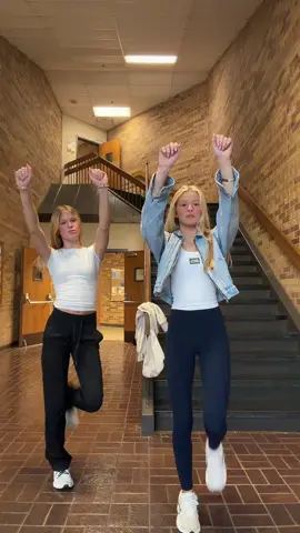 Draft but happy Friday 💞👊🏼 #school #dance #blowup 