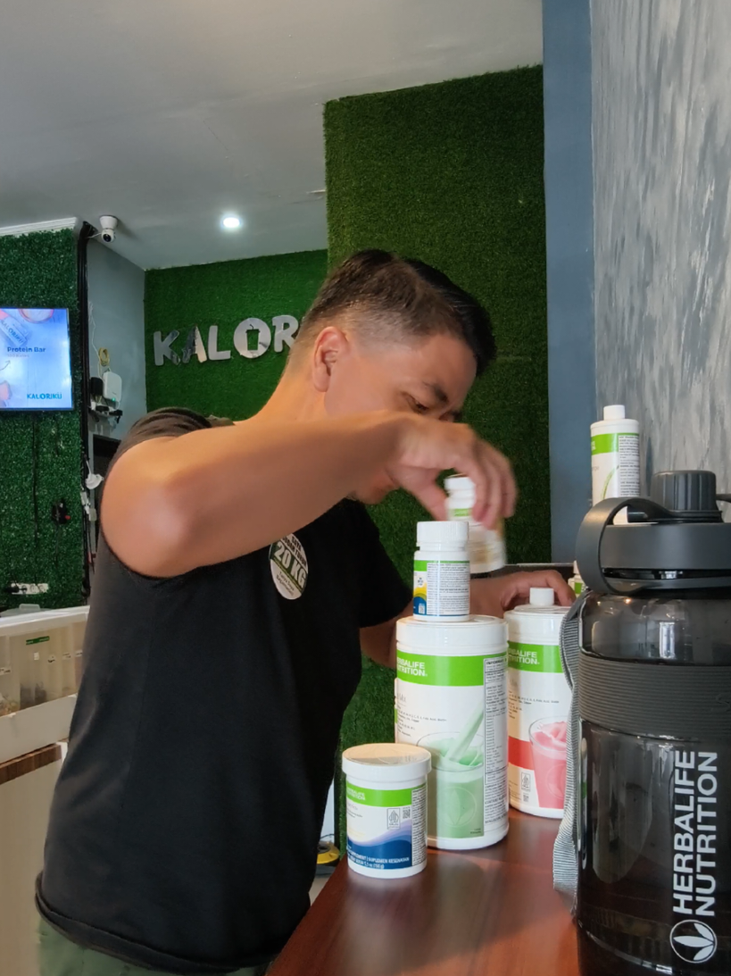 Edisi cari tumbler #herbalife yang hilang 🤣🤣🤣 #coachedu sudah turun 20kg Certified personal coach #herbalifecoach #proteinshake #herbalifedepok @Litani Astrid 