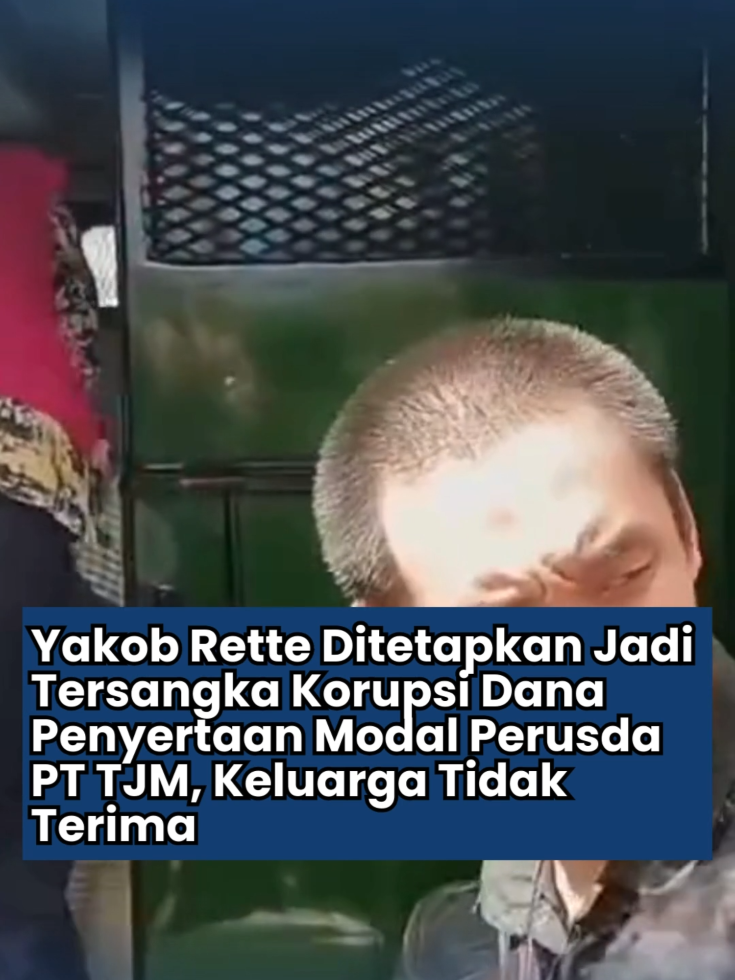 Direktur Umum PT Taliabu Jaya Mandiri (TJM) Yakob Rette resmi ditetapkan sebagai tersangka korupsi dana penyertaan modal Perusda, T.A 2020 oleh Kejari Taliabu, Jumat (28/11/2025). Keluarga Yakob Rette tidak terima dan mengamuk di halaman Kantor Kejari Pulau Taliabu. Laporan Reporter Laode Havidl Kabupaten Pulau Taliabu, Jumat (28/11/2025). #tribunternate #korupsi #pttjm #taliabu #malukuutara