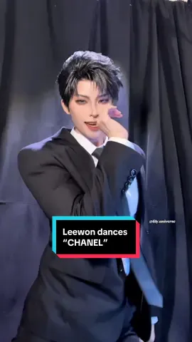 Miss Korea dances “CHANEL” 🫶🏻💃🏻#rosesandchampagne #leewonjung  #blmanhwa #cosplay #chanel 