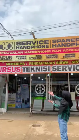 SP PONSEL Cabang Makarti. Pilihan tepat untuk Anda. Yuk, berkunjung & belanja di SP PONSEL sekarang juga kakak🥰 #sp #ponsel #spareparts #accessories #service 