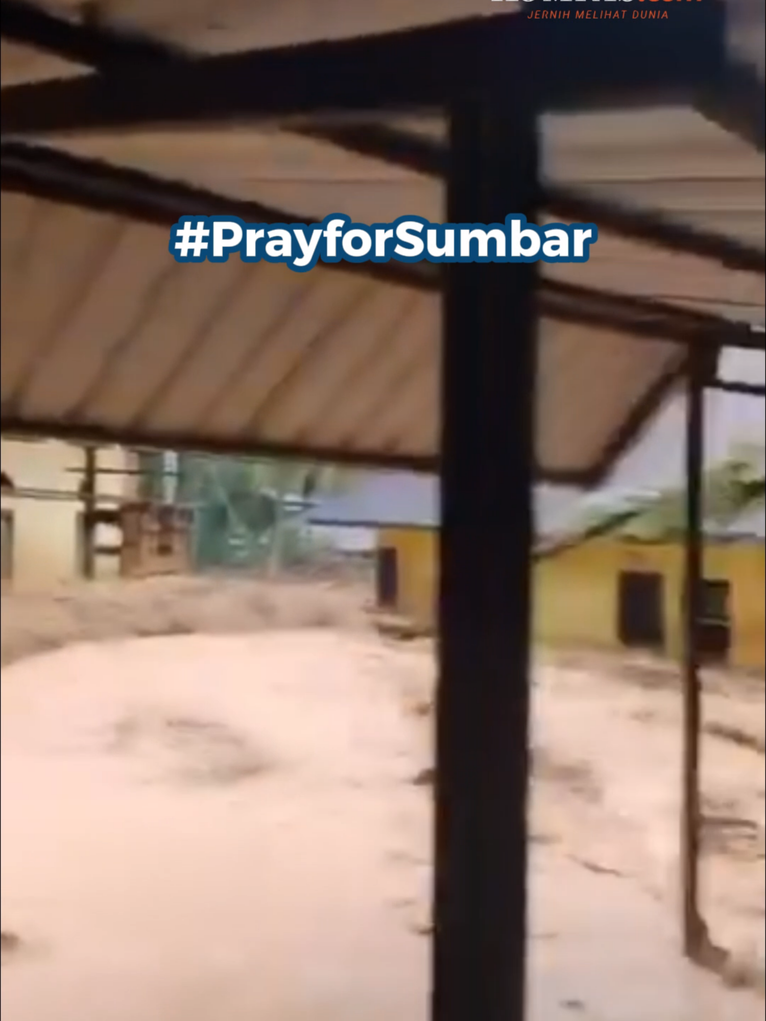 Gubernur Sumatera Barat Mahyeldi Ansharullah menyatakan, 13 kabupaten/kota berstatus tanggap darurat menyusul banjir dan longsor. Ia menyebut kondisi Kota Padang, Padang Pariaman, dan Agam sebagai yang paling parah. 