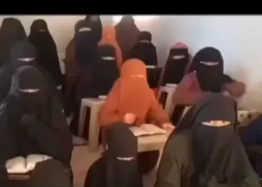 عنجد شيء مقرف كيف بيقدروا يغسلوا عقل طفلة وتكبّ عليها عقد الكبار؟ أي منطق يربّي بنت صغيرة على إن كل حركة منها حرام وبتبعدها عن الجنة؟ والمصيبة يعرضوا هالكبت كأنه الطريق الصح بس لأنه هيك تربّوا! #fiminist #الاديان_صناعة_بشريه #حرية_المرأة #حقوق_المرأة #نسوية♀️ 