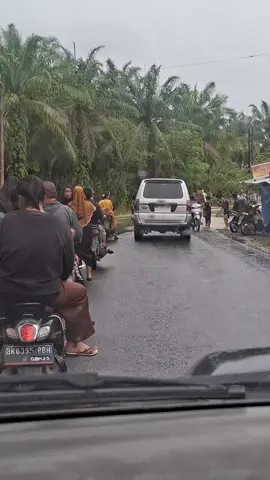 arah mau ke pajak batang serangan ya wee... kek gini kondisinya.. insyaaAllah besok udah hidup listrik katanya orang orang sana #langkat #pray 