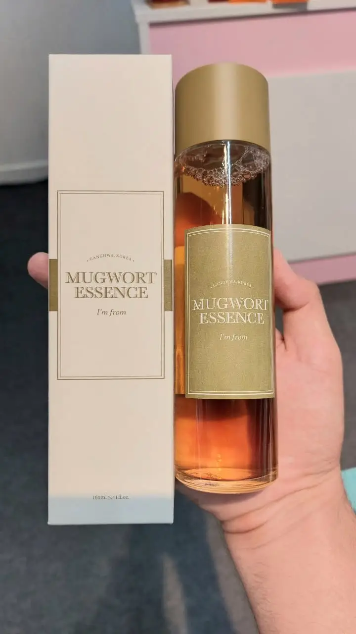 I’m from Mugwort Essence 🍀 ជាប្រភេទទឹកEssence ដែលជួយឲស្បែកភ្លឺថ្លា ម៉ដ រលោង 🍀បំបាត់រោលកន្ទួល ជួយឲ្យត្រជាក់មុខ 🍀រក្សាលំនឹងប្រេងនឹងសំណើមនៅលើស្បែក 🍀ជួយបង្រួមរន្ធញើស 💧សាកសមគ្រប់ប្រភេទស្បែក ស្បែកស្ងួត ស្បែកធម្មតា  រលាក រោល និង ងាយប្រតិកម្ម Tel : 0966082511 #de_konnexionskincareshop #imfromskincare #mugwort #Imfromessence #skincare