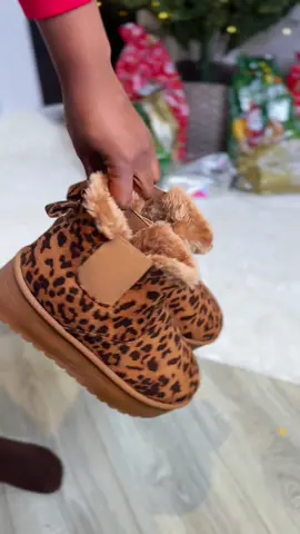 Awwn things cute #fur#boots #tiktokmademebuyit #blackfriday 