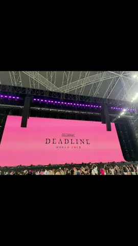 It’s so hottt 🔥🔥🔥 The stage today #BLACKPINK #BLACKPINK_DEADLINE #DEADLINE_IN_SINGAPORE #DEADLINE #JUMP 