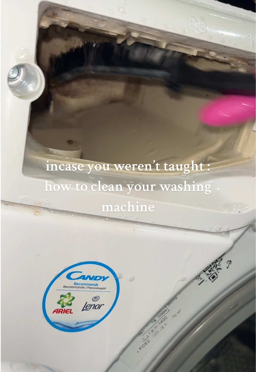 incase you weren’t taught : the washing machine🤍 #cleaningwithkaylaa #cleaningmotivation #CleanTok #educationalcleaning #washingmachineclean 