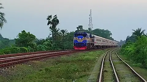 চিলাহাটি অভিমূখী ৭৩১ আপ বরেন্দ্র এক্সপ্রেস আত্রাই অতিক্রম করে যায় 😍 #ট্রেনপ্রেমী #vairaivideo #trendingvideo #RailwayNetwork #Bangladesh 