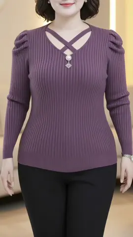 Áo len dệt kim ôm dáng, cổ V xẻ siêu sang #aotrungnien #Thoitrangtrungnien #thoitrangbigsize #MacDepMoiNgay #xuhuong 