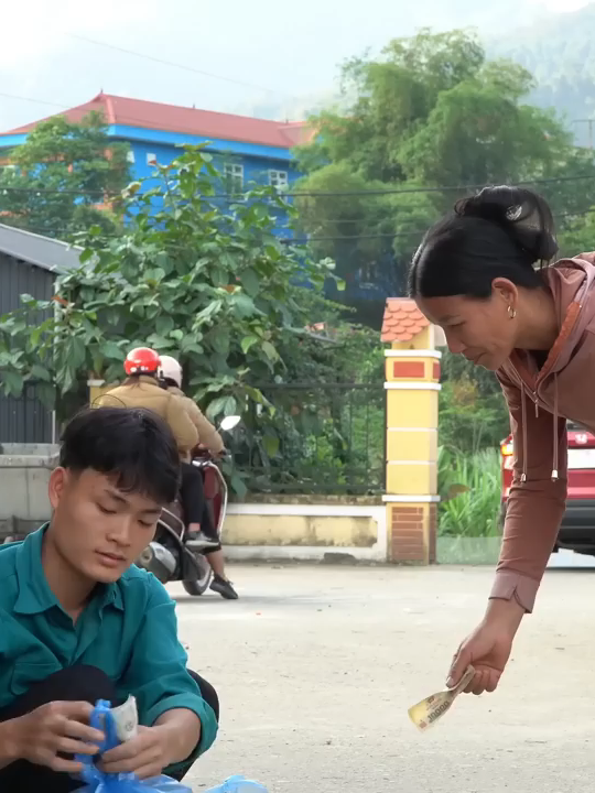 Harvest ishes Cassava root Bring it to the market to sell_78