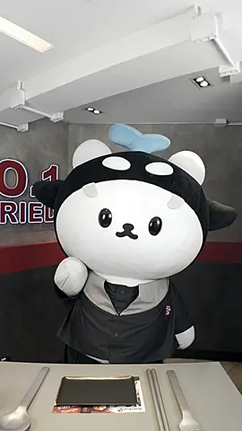 🐻‍❄️🐳ซังว่าซังไม่ง่วงแล้วน้า~~ วันนี้ซังจะมาช่วยเจ่เจ้ขายหมูทอดบอนชอน ให้อุนย่า อุนยาย ได้ไหม~~ 📍#ยัยซังหมูทอดบอนชอน @polcasan_GMMTV  💥เปิดเมนูใหม่! บอนชอนหมูทอดเกาหลี🇰🇷แป้งบางกรอบ เนื้อนุ่ม ฉ่ำใน 3 ซอสซิกเนเจอร์ ซอยการ์ลิค ฮอท และยังนยอม เสริฟพร้อม กิมจิสด มัสตาร์ด คัตสึมาโย เครื่องเคียง 1 ที่  😋มีให้เลือกอร่อย 2 เมนู คือ หมูสันนอก (Pork Loin) และ หมูพอร์คชอป (Pork Chop) #POLCASAN #บอนชอนหมูทอดเจ้าเกา #หมูทอดบอนชอน #BonchonThailand  @Bonchon Thailand 