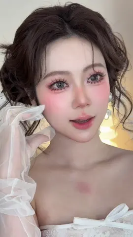 Style Cô dâu douyin 2025 cho các nàng tham khảo nhaâ. Lên bài cho hv chuyên nghiệp cứ phải siêu cấp ngọt ngào ạ #hocmakeupchuyennghiep #nagcaomakeup #makeupcodau #makeuphanoi #irismakeup 