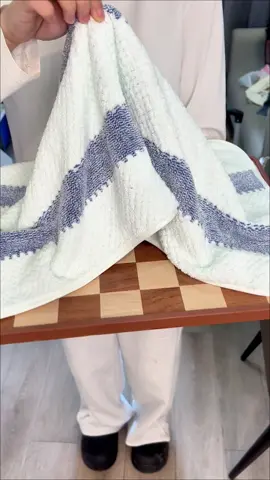 These TikTok soap-dispensing brushes go crazy — one tap releases soap instantly, no more messy bottles. Your hands stay safe, your dishes get spotless. Total kitchen upgrade. 👌✨ #SoapBrush #DishwashingHack #KitchenEssential#KitchenFinds #EasyCleaning 